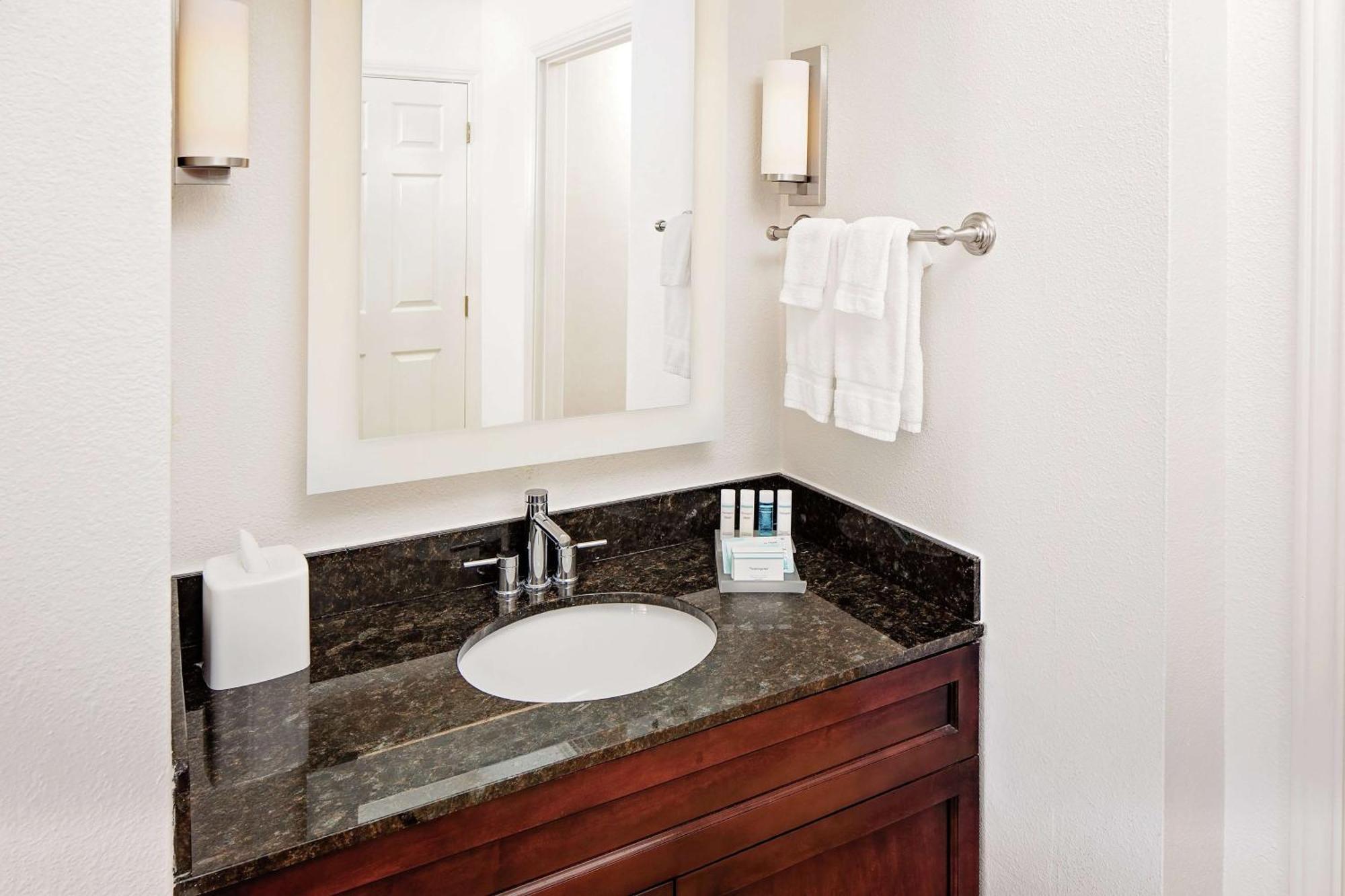 Homewood Suites By Hilton Dallas Market Center Екстериор снимка