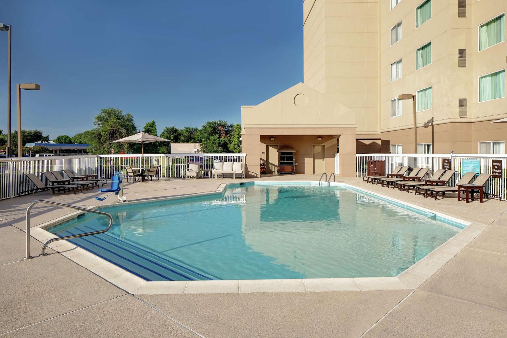 Homewood Suites By Hilton Dallas Market Center Екстериор снимка